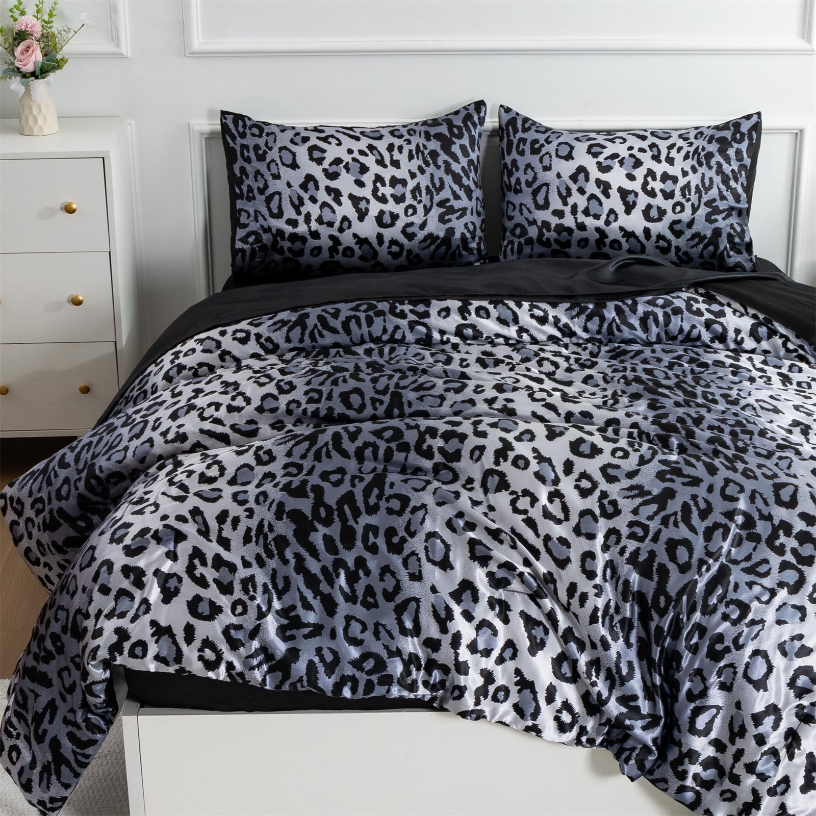 A Nice Night Leopard Printed,Silver Grey Satin Silky Soft Quilt Sexy Luxury Super Soft Microfiber Comforter Quilt Bedding Comfor